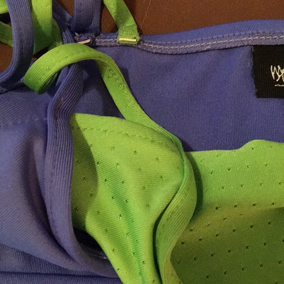 2 tops. Intimate undergarment & workout top - Picture 4 of 6